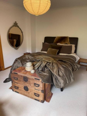 Room in Studio - Serene Studio Retreat in Cygnet with Private Entrance